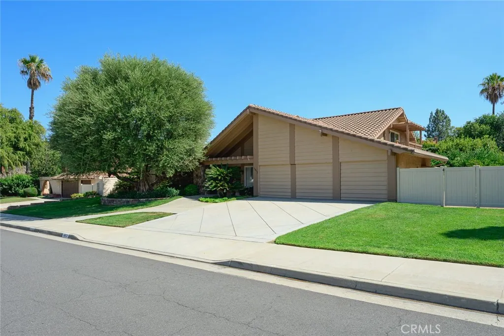 5872 Shaker, Riverside, CA 92506 — photo 2