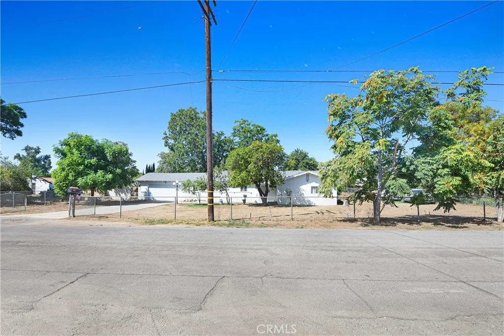6523 Lorena — photo