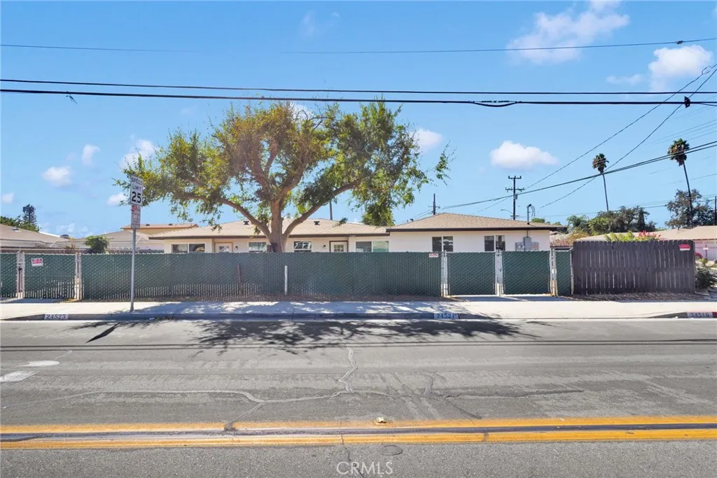 24523 Myers Ave — photo