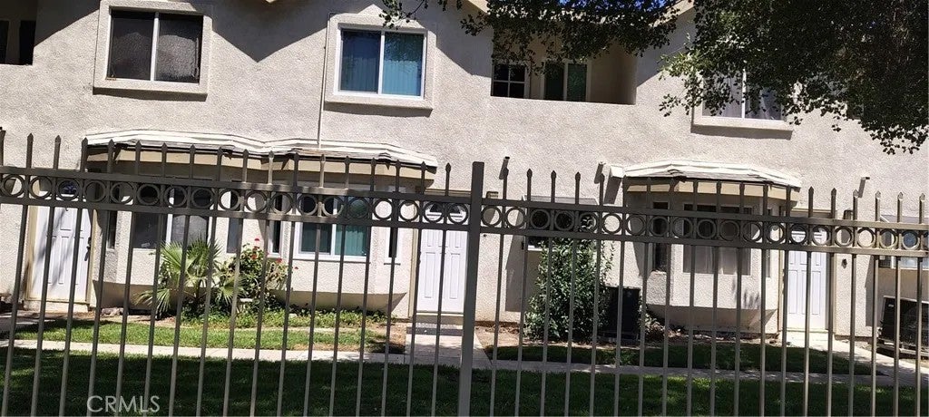 1425 S White B — photo