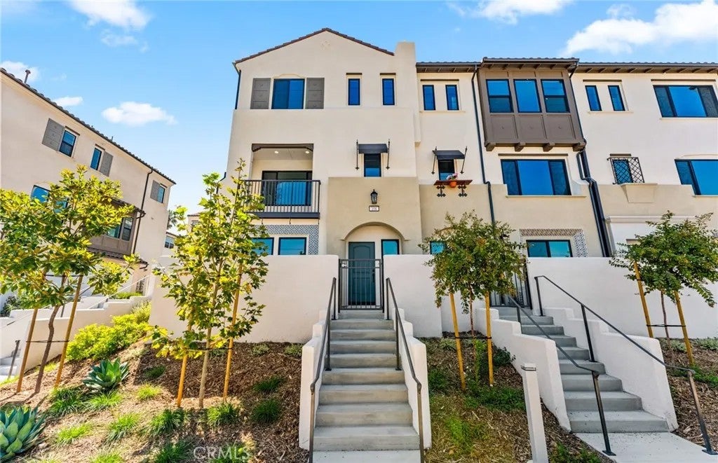 108 Pickwick Lane Court — photo