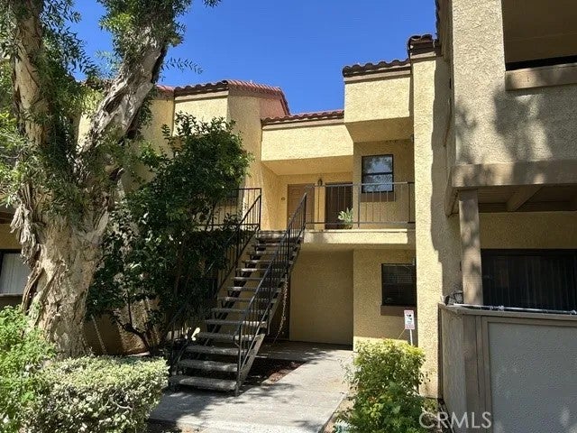 1136 W Blaine 203 — photo