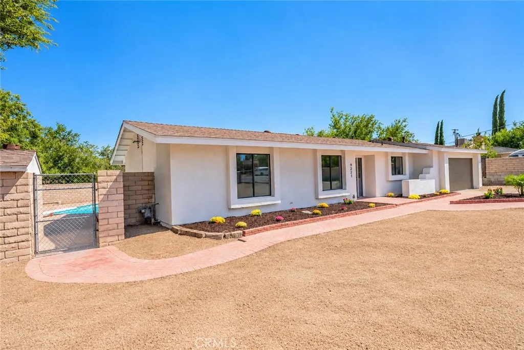 9221 Jacaranda — photo
