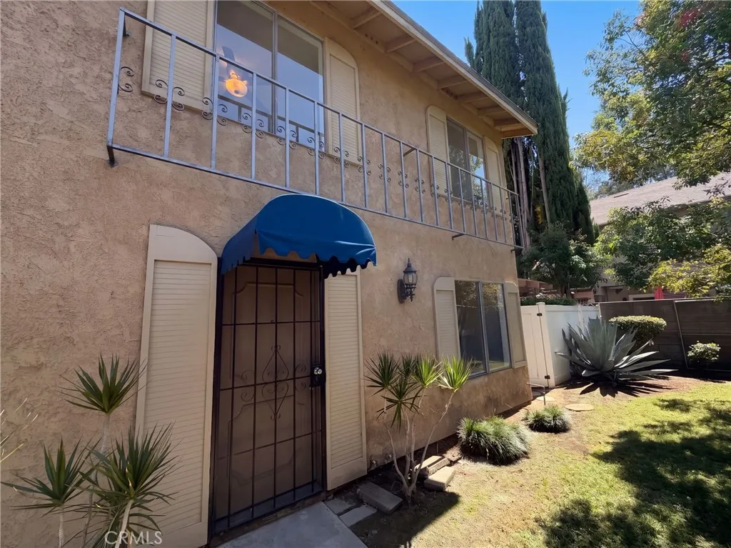 912 S Mountain Unit Apt D — photo