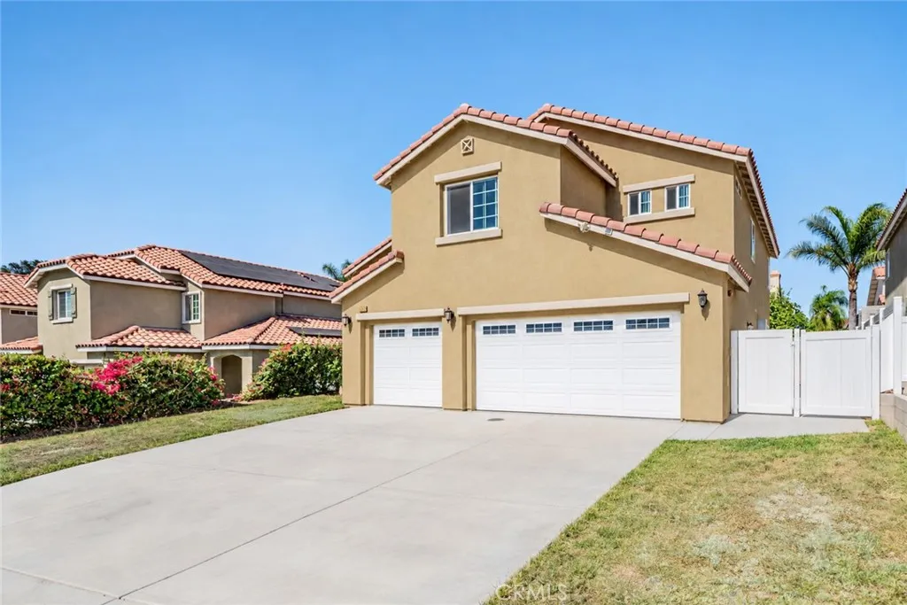Home in Riverside, CA 92501 — photo 2