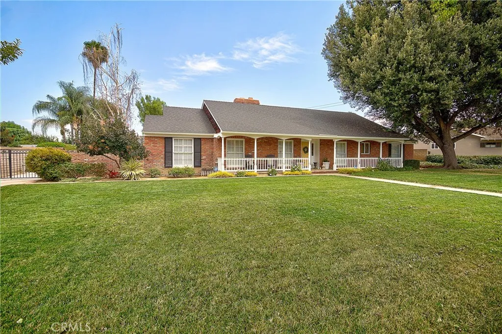 2133 Elsinore, Riverside, CA 92506 — photo 2