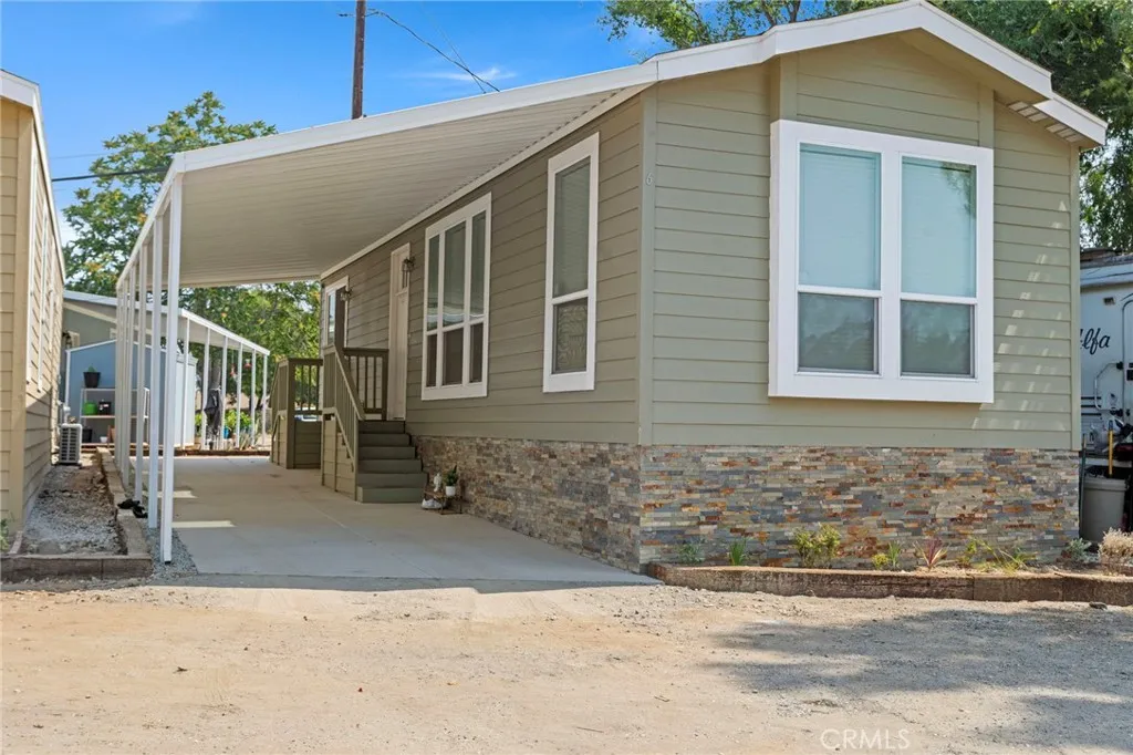 22113 Grand Terrace — photo