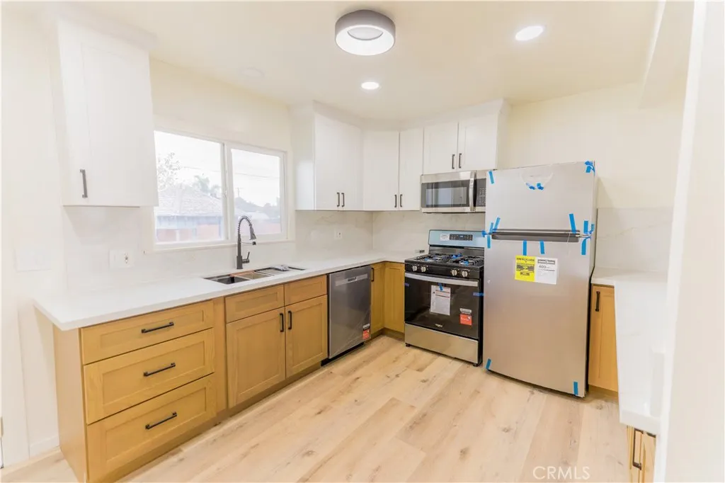 149 E Alru, Rialto, CA 92376 — photo 2
