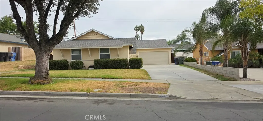4523 Toyon — photo