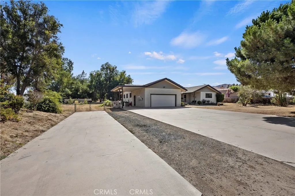 19808 Gustin — photo