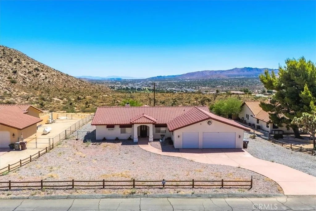 7495 Canyon Drive — photo