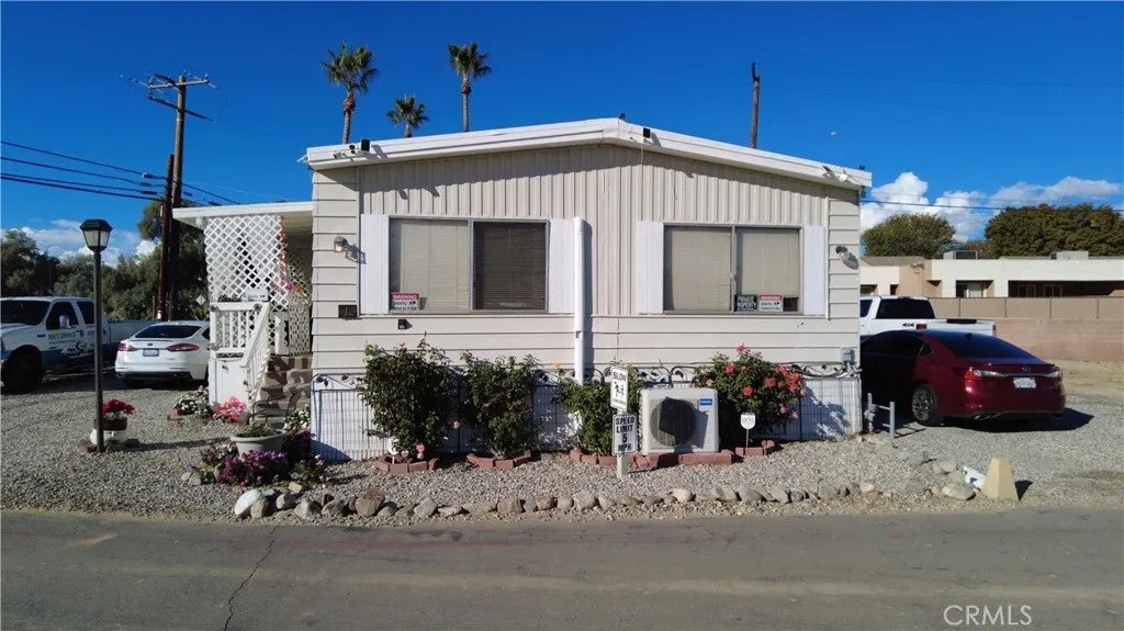 4561 Adobe 01 — photo