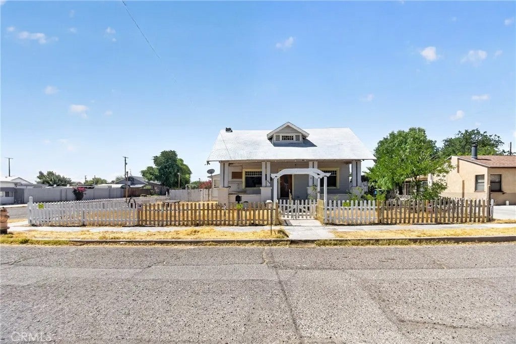 203 Walnut Street — photo