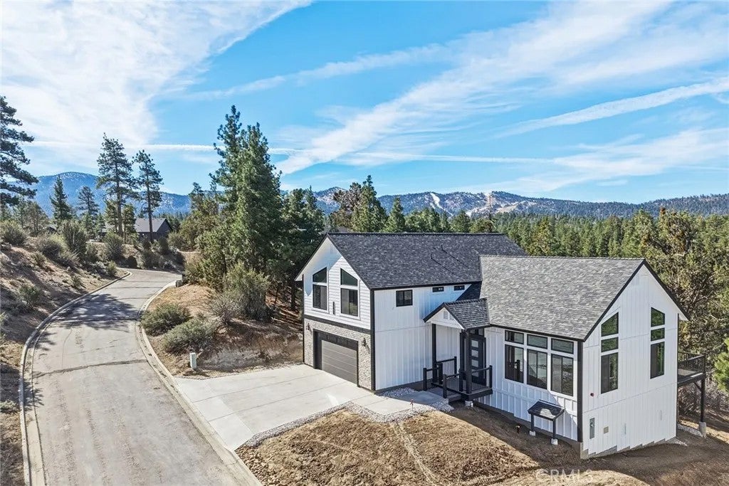 445 Woodcreek — photo