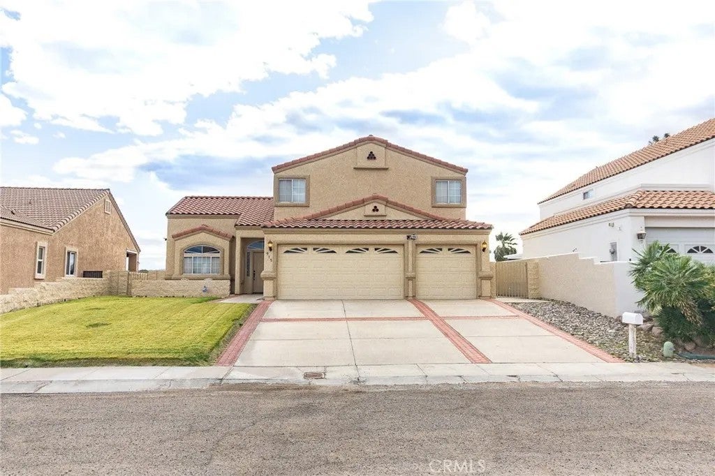 915 Beach Drive — photo