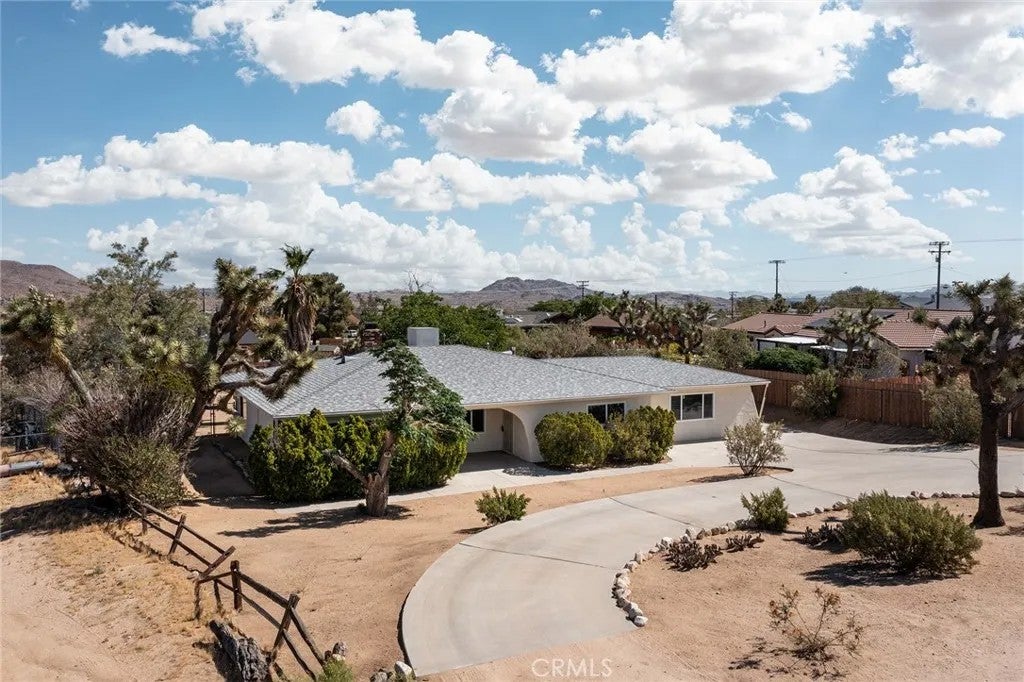 58390 Delano Trail — photo