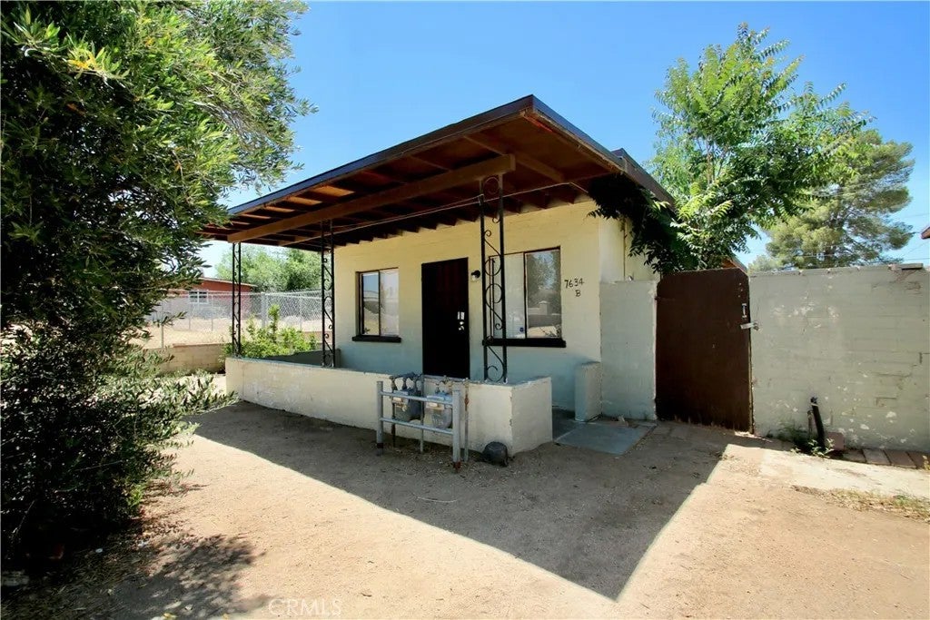 7634 Fox a & B — photo