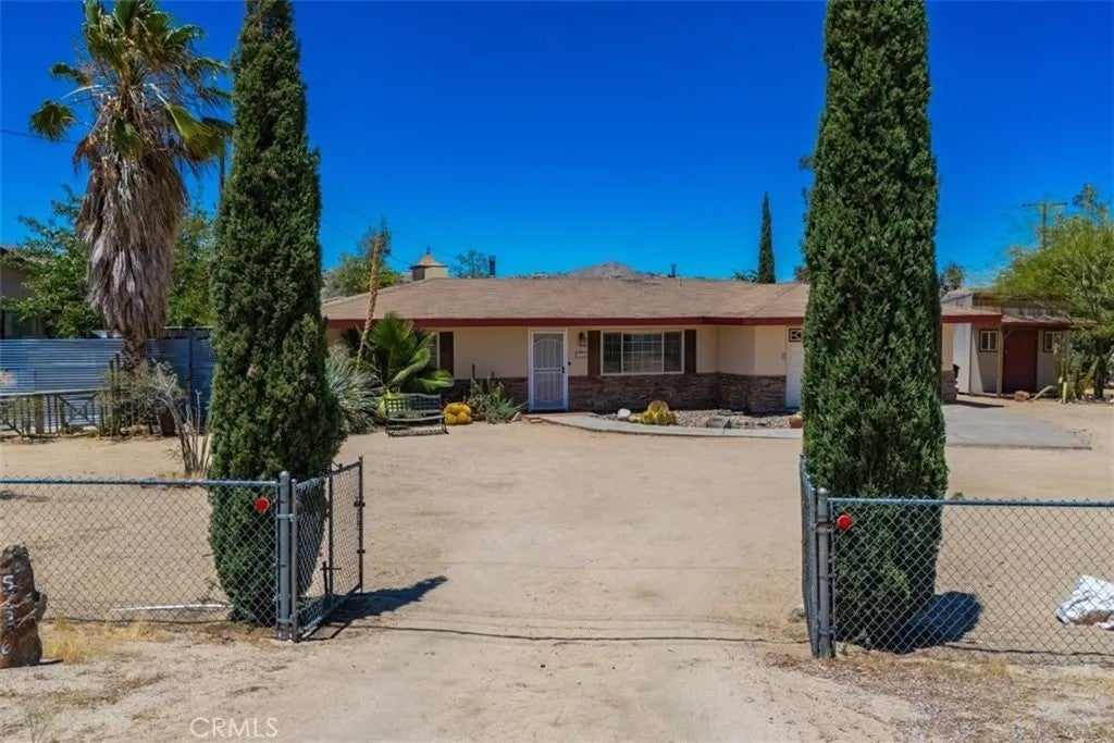 57556 Pueblo Trail — photo