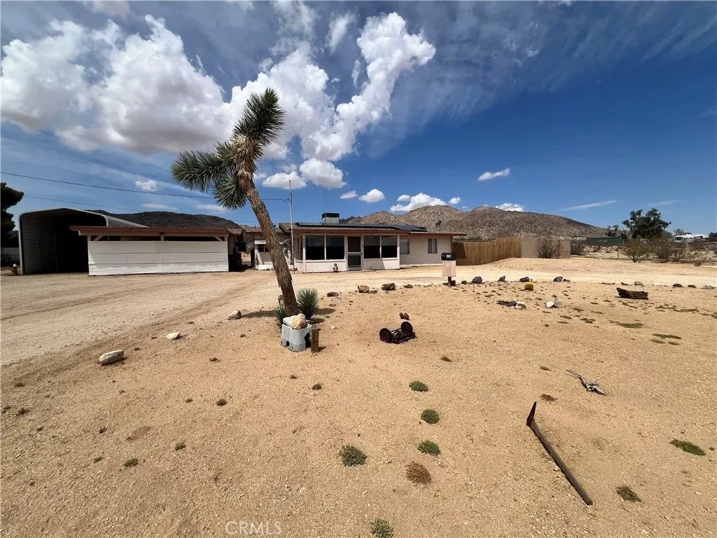 4828 Wren Road — photo