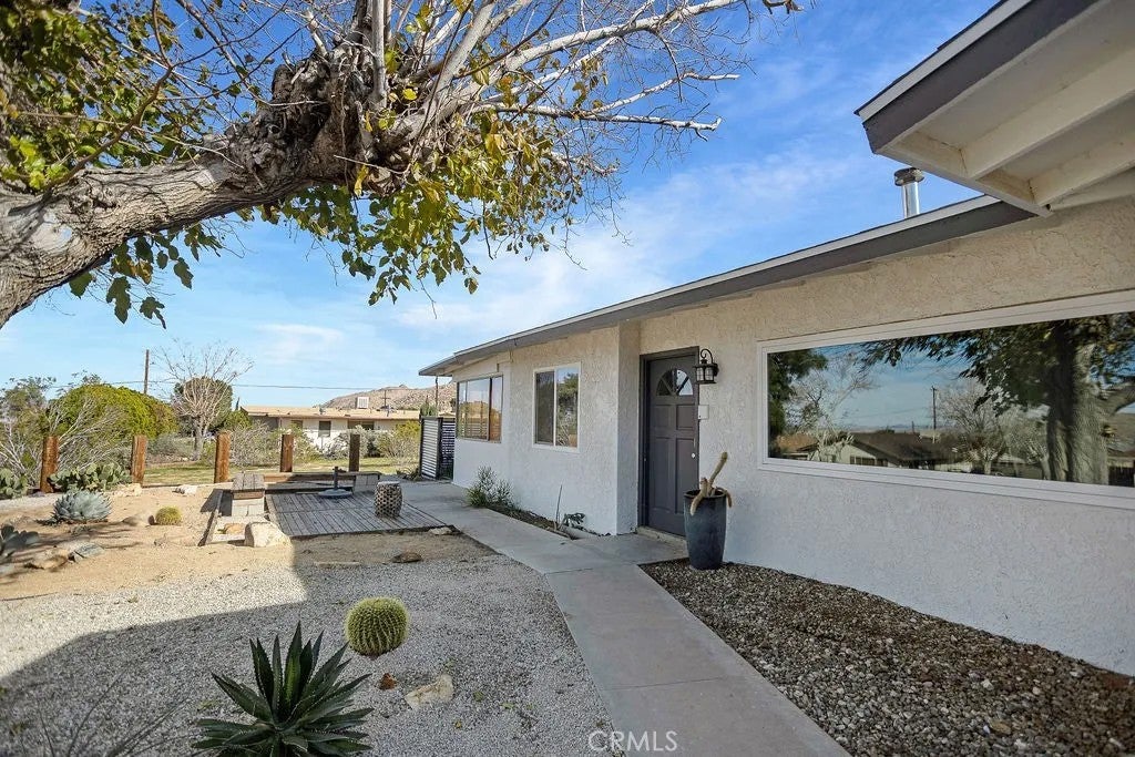 61537 Valley View Drive — photo