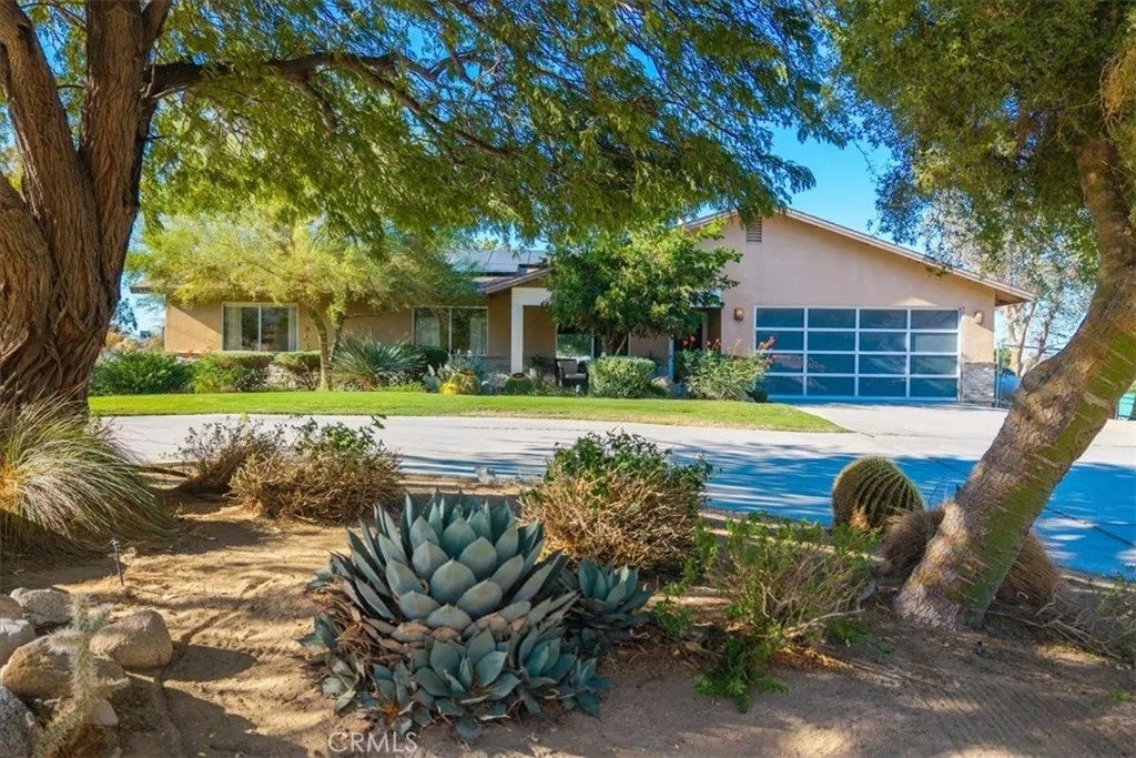 61676 Pueblo — photo