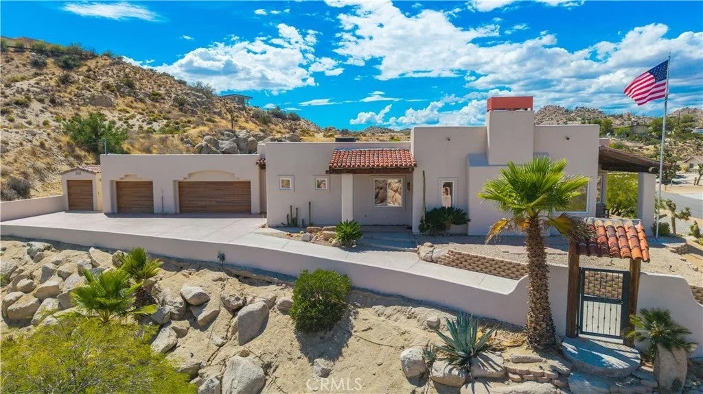 57045 Plaza Del Amigo — photo
