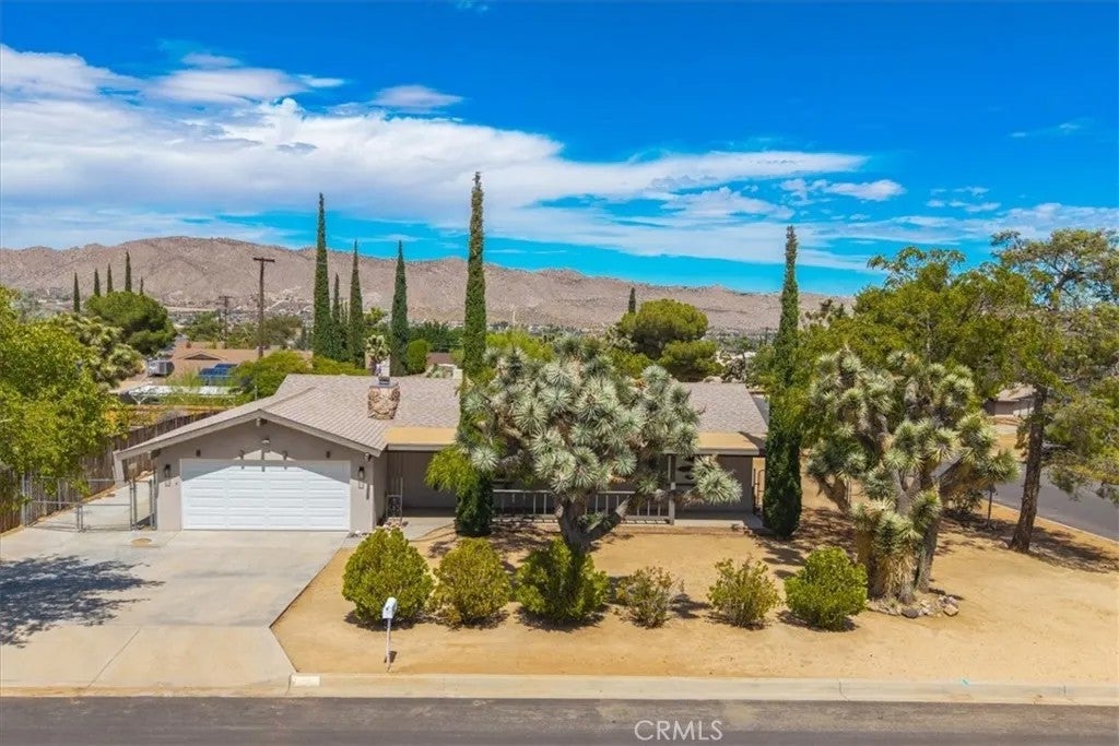 56388 Tamarisk Avenue — photo
