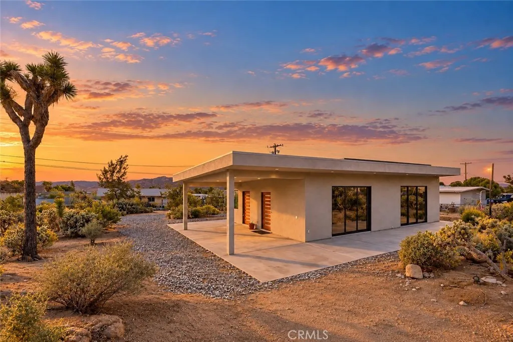 60194 La Mirada Trail — photo