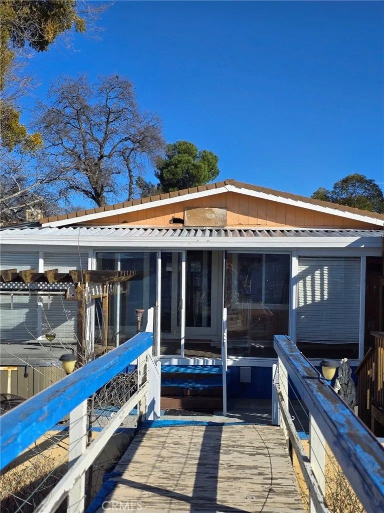 14101 Lakeshore — photo