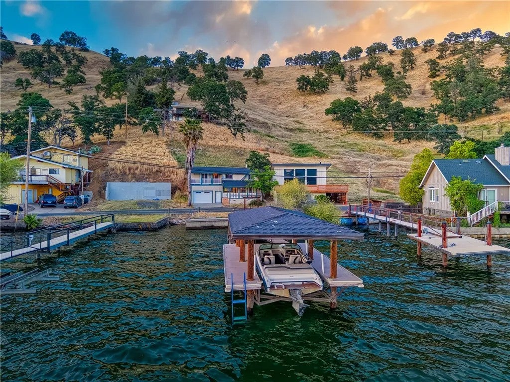 12620 Lakeshore Drive — photo
