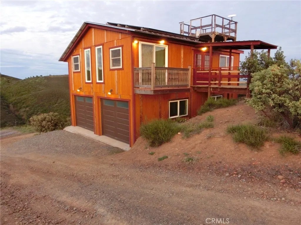 864 Watertrough Road — photo