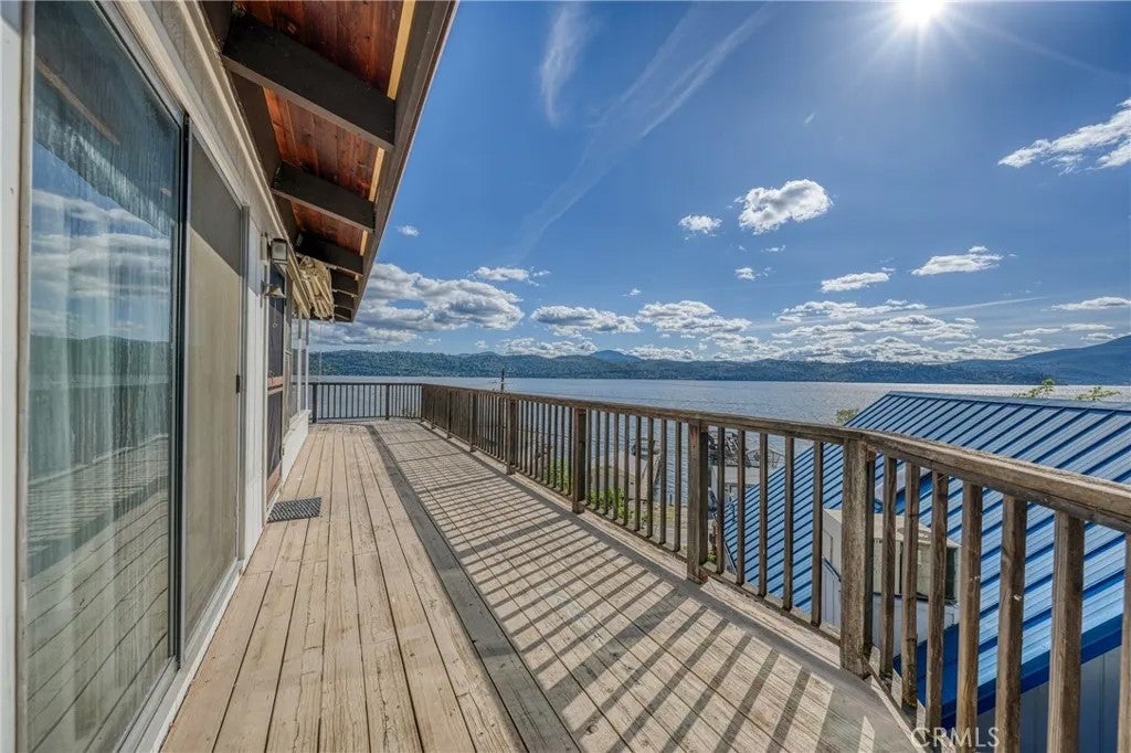 12805 Lakeshore Drive — photo