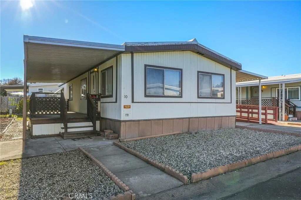 1025 Martin 10 — photo