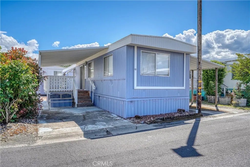 1025 Martin 13 — photo