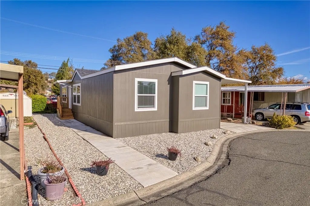 1025 Martin 2 — photo