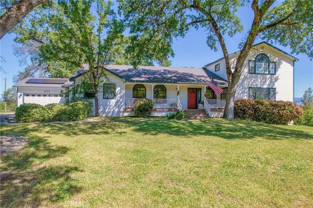 2210 Cedar Hill Way — photo