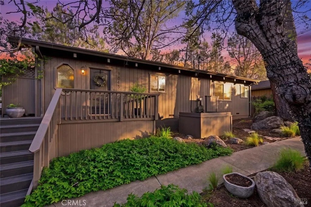 9845 Siskiyou Court — photo