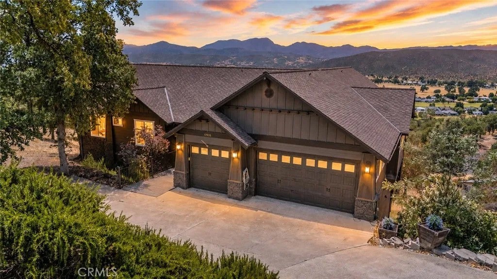 17535 Meadow View — photo