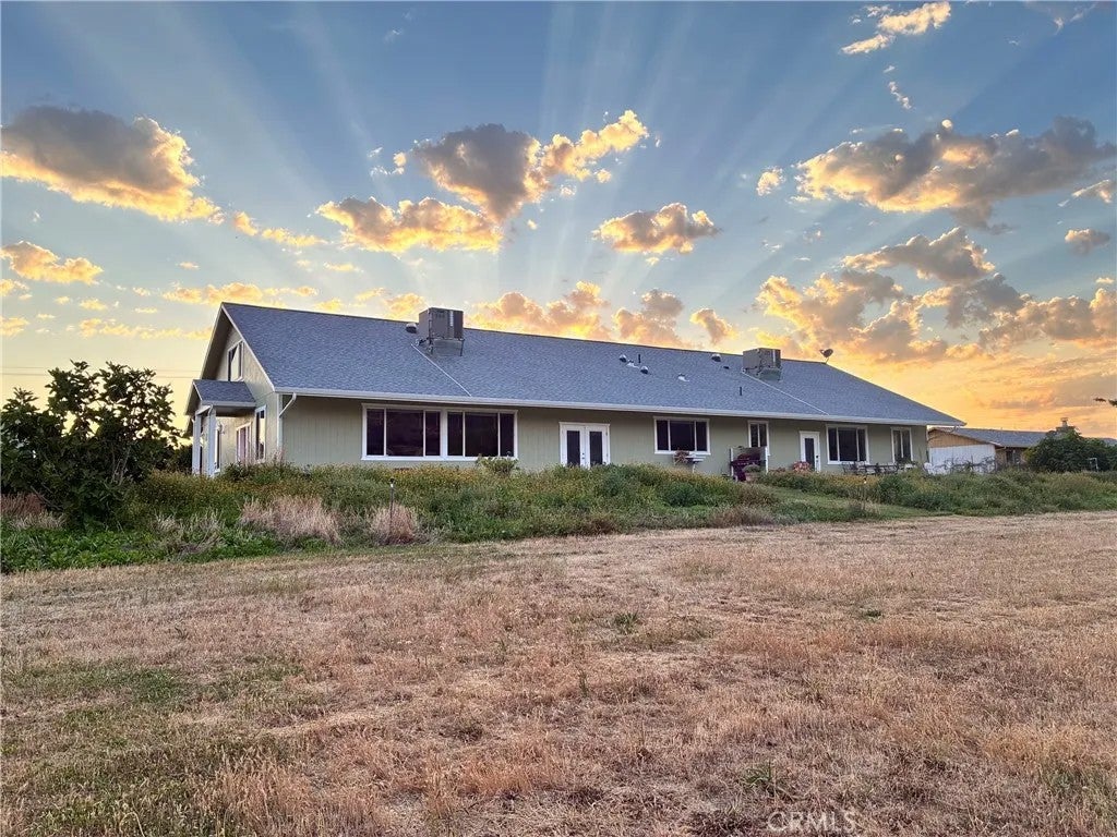 2260 Lakeshore — photo
