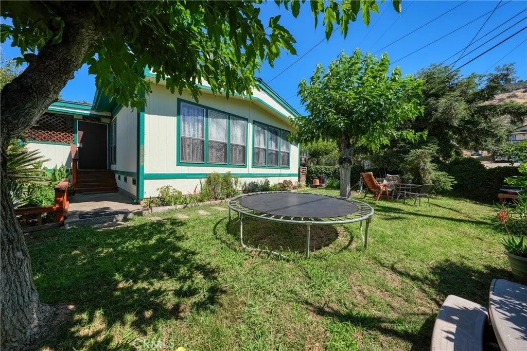 7035 Floyd Way — photo