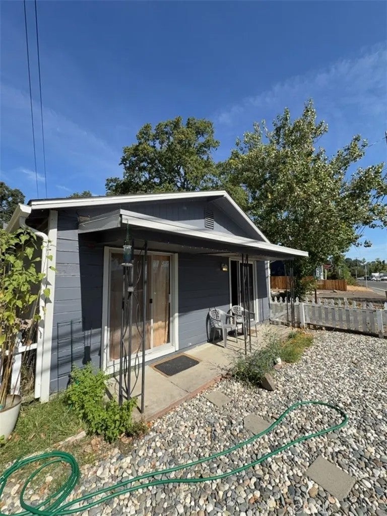2435 Lakeshore 1 — photo