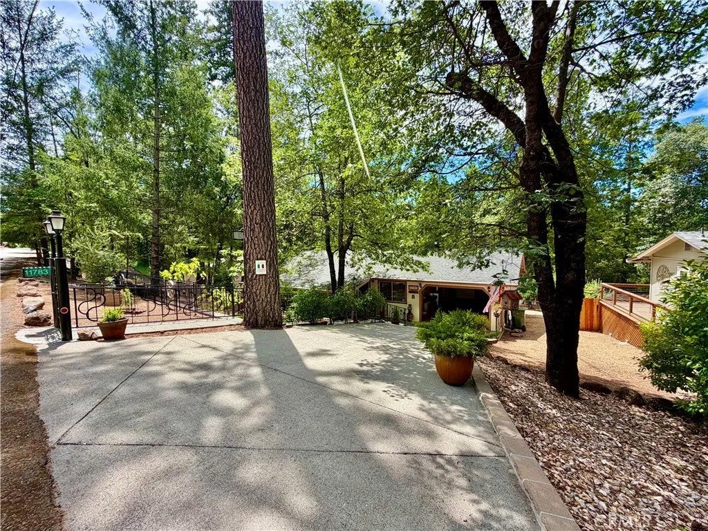 11783 Western Pine Road — photo