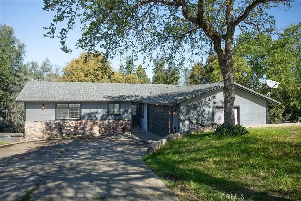 11 Cove Court — photo