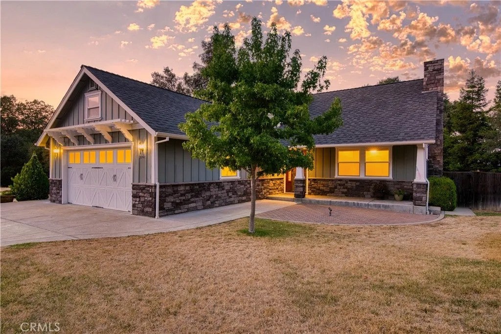 3740 Oak Tree Court — photo