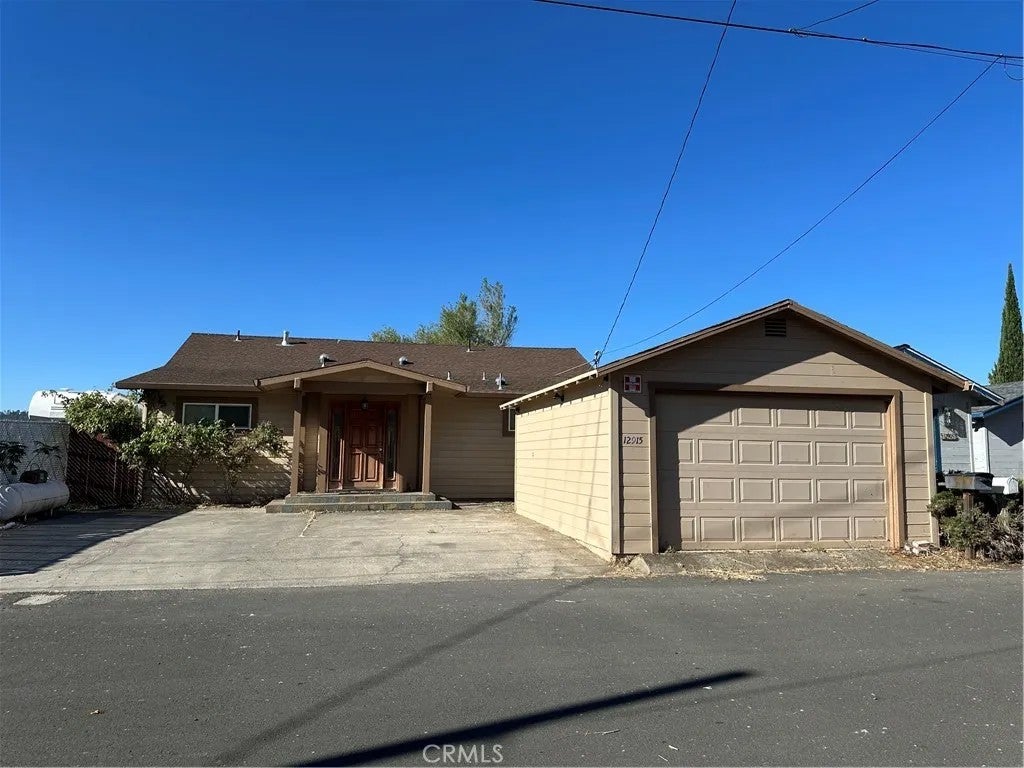 12915 Plumas — photo