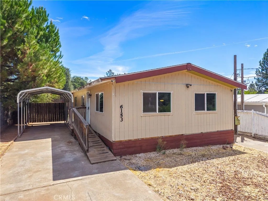 6153 James Street — photo