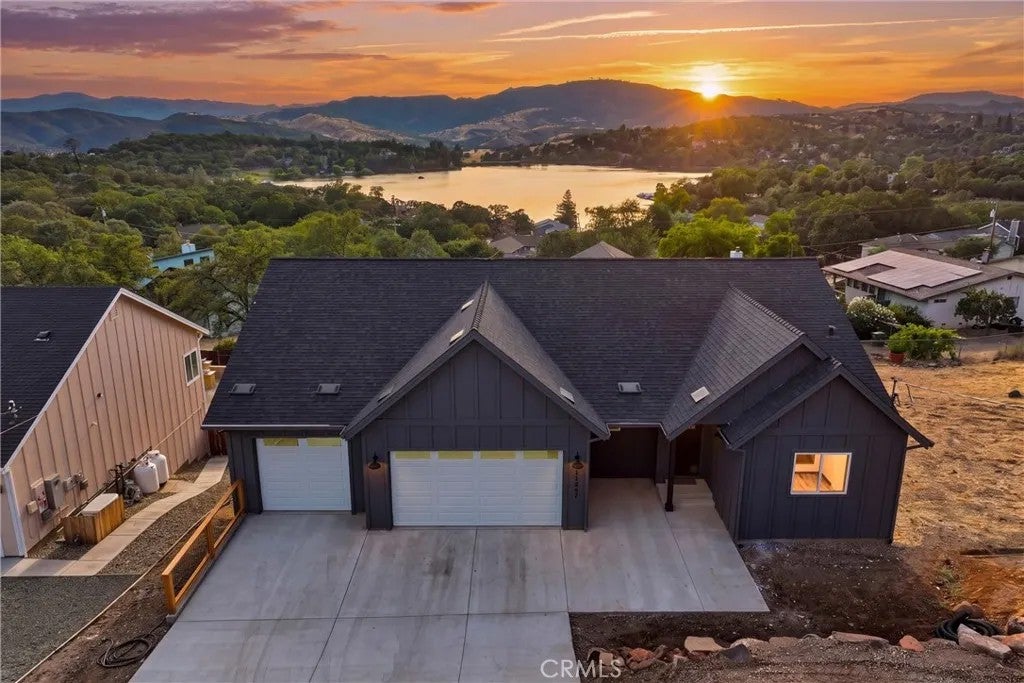 17247 Meadow View — photo