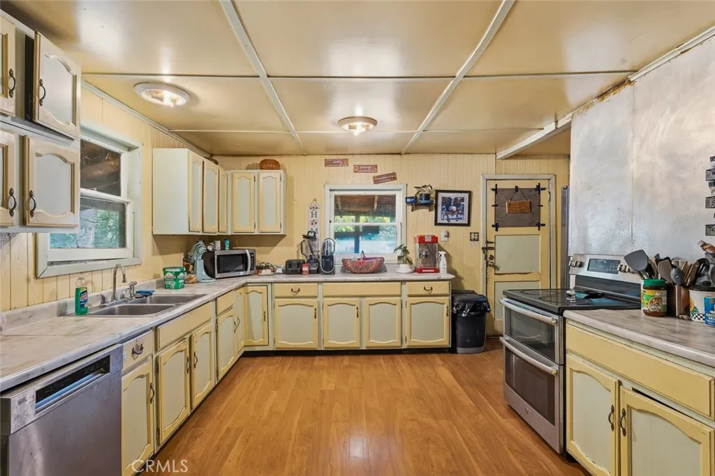 1995 E Hill Road, Willits, CA 95490 — photo 2