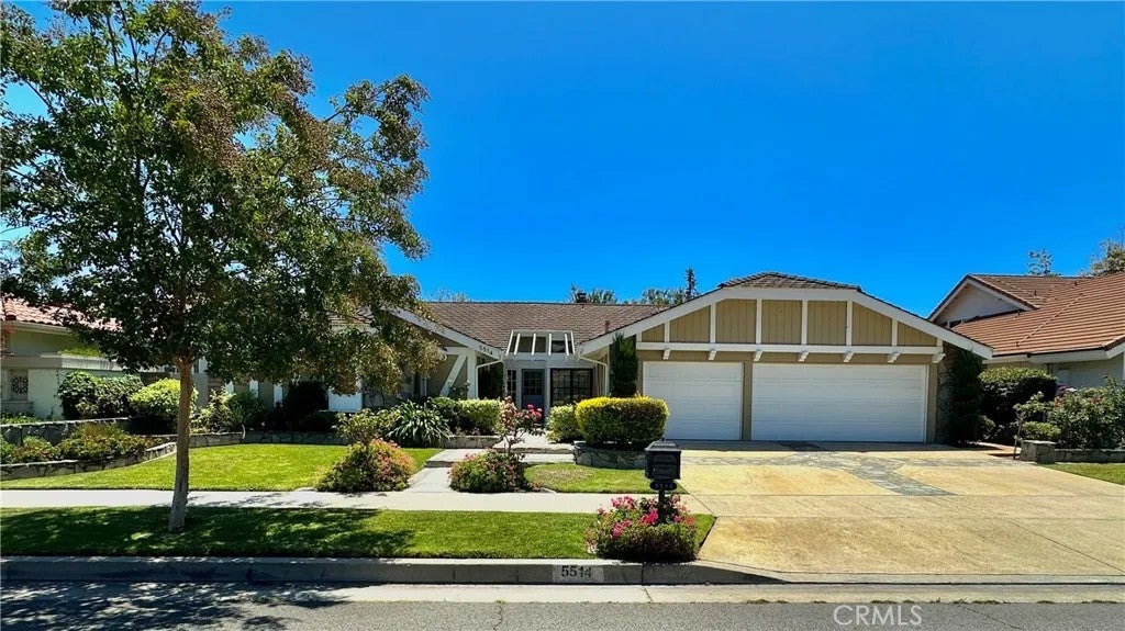 5514 E Crater Lake — photo