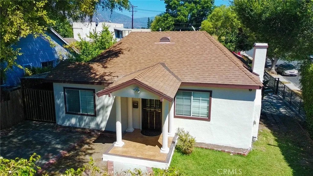 300 N Carmelo — photo